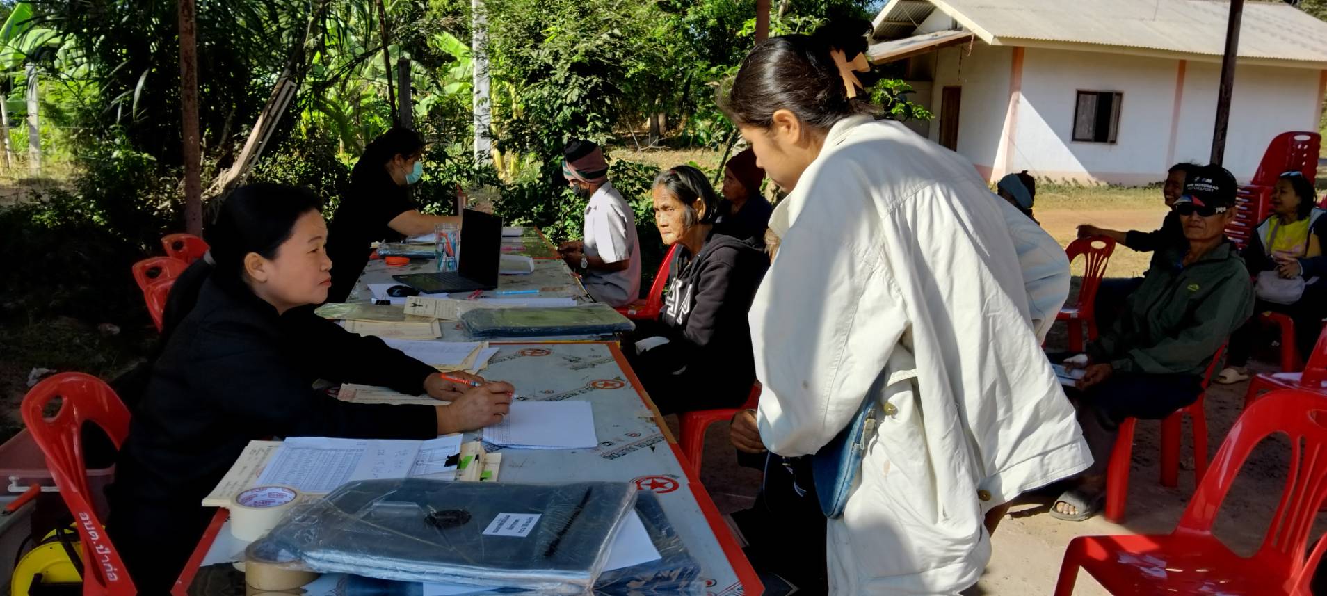 title - สำนักงานการปฏิรูปที่ดินจังหวัดอำนาจเจริญ ออกหน่วยบริการเคลื่อนที่ (Mobil Unit) มอบโฉนดเพื่อการเกษตร